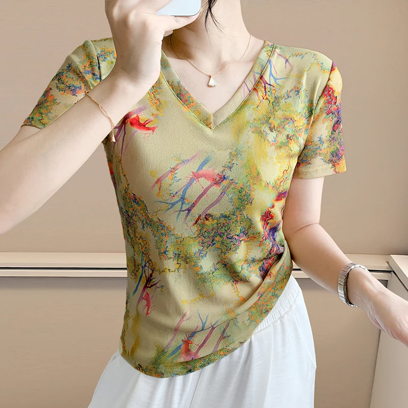 2025 New Yellow V-Neck T-Shirt Women Euro Slim Fit Summer Tee Lightweight & Figure Flattering Top