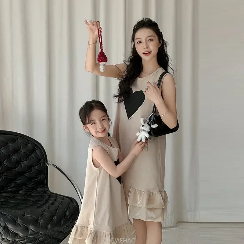 

Одинаковая одежда для родителей и детей с сердечками для папы и сына, футболка для влюбленных, платье для мамы и дочки, одежда для брата и сестры