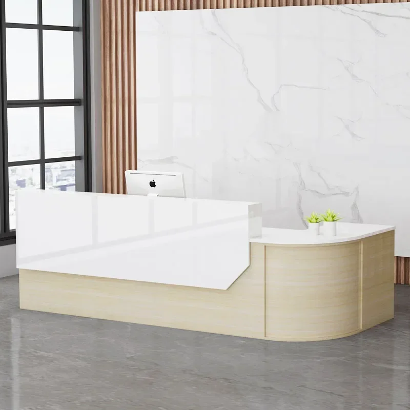 

Прием, небольшой приемник, офисная стойка, белый бар, деревянный подиум, мобильная касса, розничный шкаф для прачечной, офисная мебель