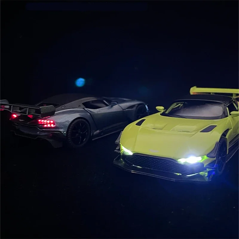 1:32 Aston Martin Vulcan Alloy Sports Car Diecast Metal Racing Car Model Simulation Sound and Light Collection Children Toy Gift