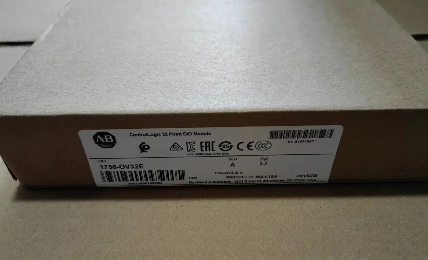 Boîte flambant neuve AB 1756OV32E, 1 pièce