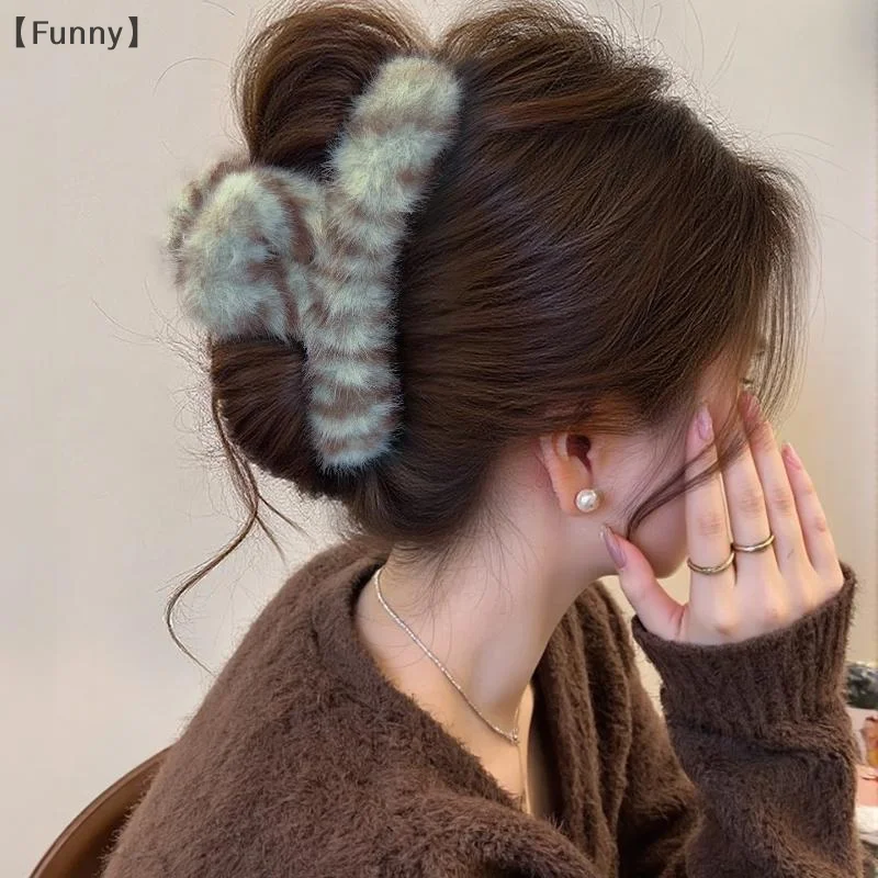 

〔Funny〕Plush Hair Clip Autumn Winter Woman Hair Accessories Large Shark Clips Fashion Girls Headwear Korean Female Headdress