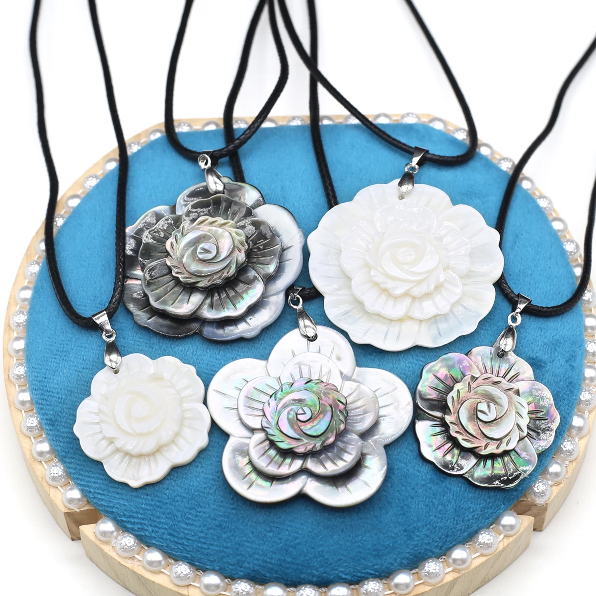 3-Layer White Shell Flower Pendant Natural Mother of Pearl 60+5cm Leather Rope Necklace Fashion Jewelry Gift