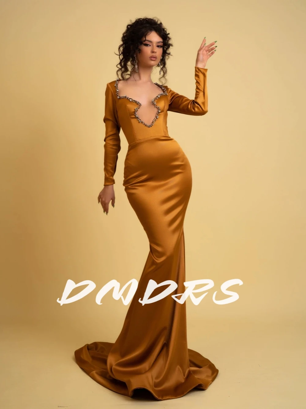 

Mustard Satin Long Sleeves Evening Dress With Stones Sexy Front Cut-out Mermaid Prom Gown Customized Birthday Party Wear