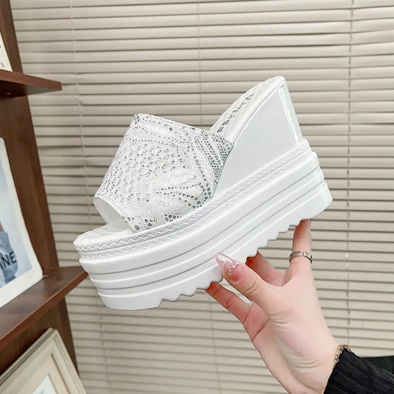 

Новые летние женские сандалии-мюли на платформе с кристаллами, на высоком каблуке, для отдыха, без застежек, для улицы