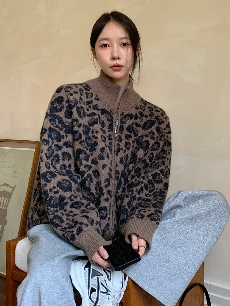 

Leopard Print Stand-up Collar Cardigan for Women Fashion Retro Thick Knitted Knitwear Streetwear Outerwear Autumn New