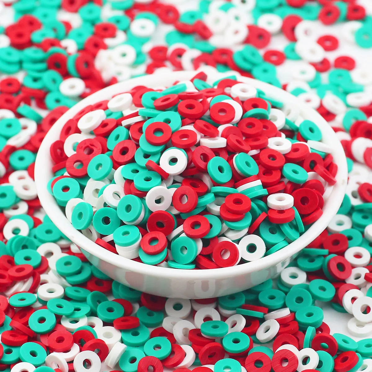 3100 Stück 6 mm weiche Tonperlen mit Weihnachtsthema, ca. handgefertigte Polymer-Ton-Scheibenperlen, rot, grün, weiß, für DIY-Armbänder, Halsketten