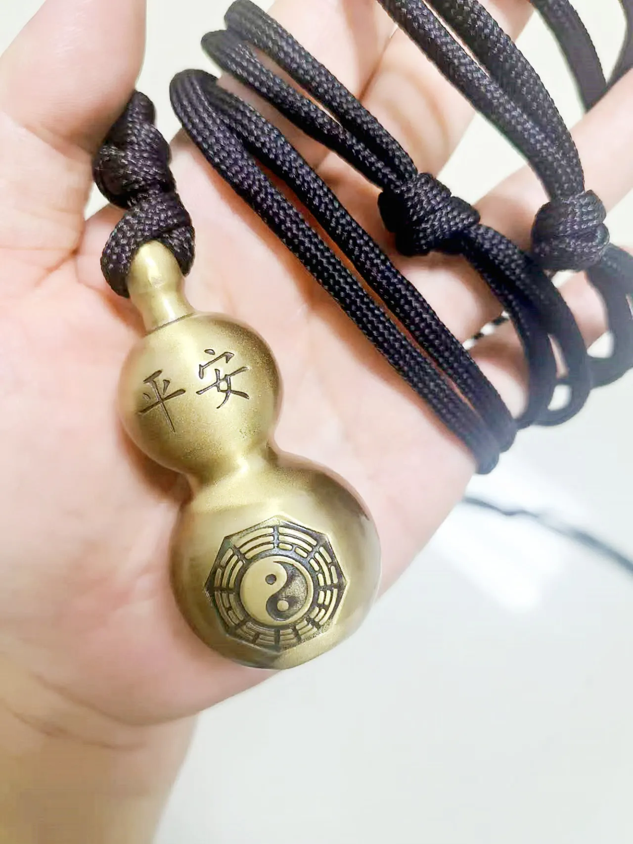 Self-defense Gadgets Gourd Pendant Emergency Survival Window Broken Personal Security Protection Suppiler view 5