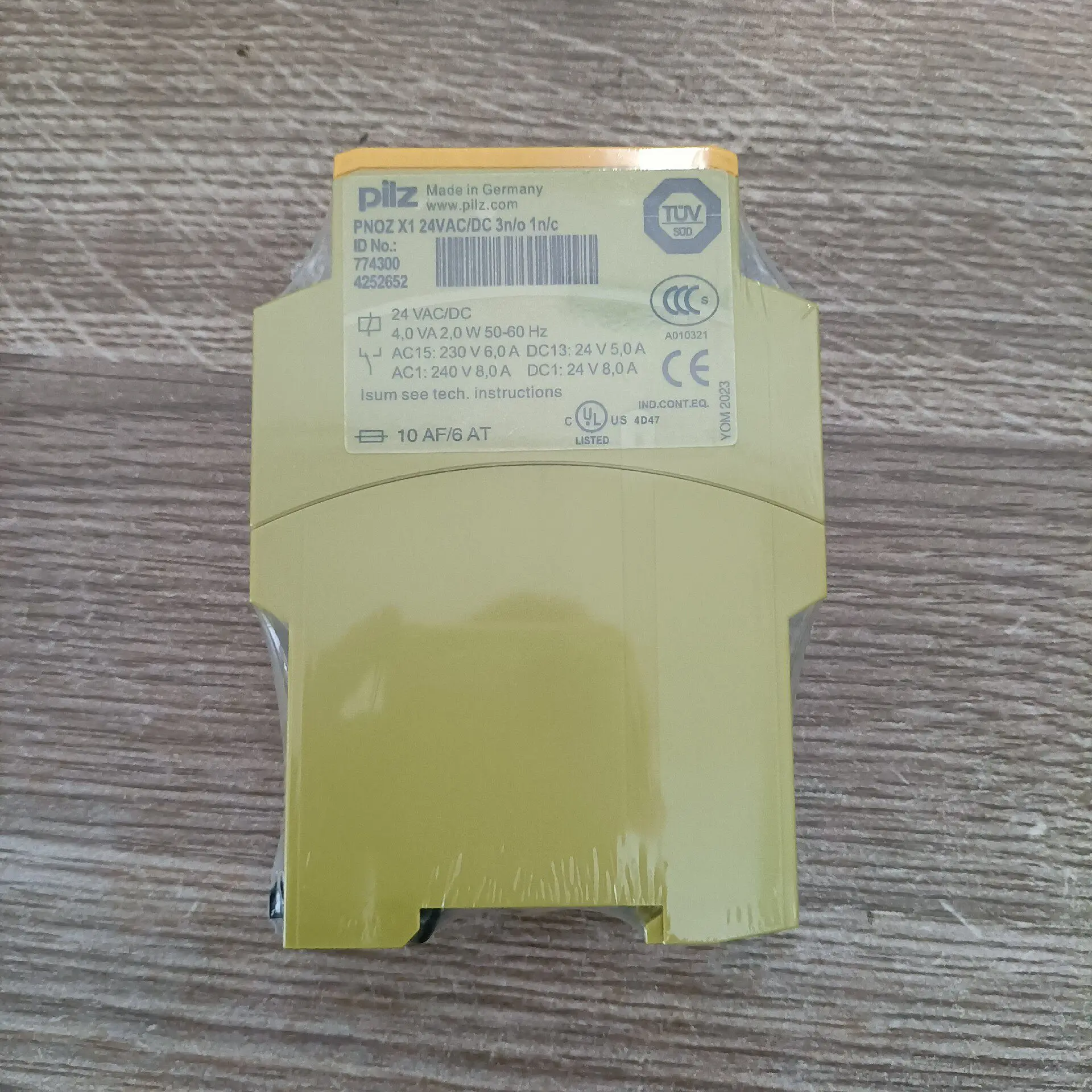 PILZ PNOZ X1 order number 774300, brand new genuine, high quality