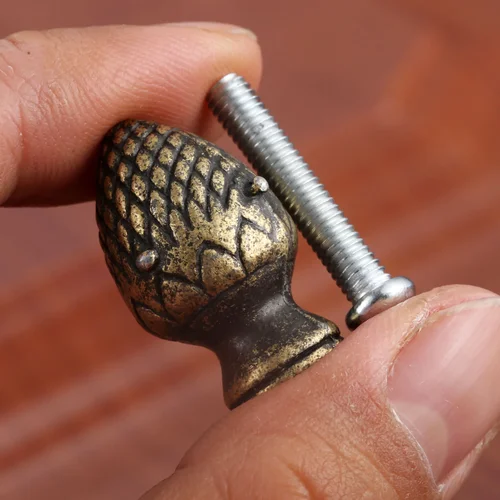 Imagen 1 del producto 2 uds/kit perillas de fresa manijas de bronce antiguo tiradores de aleación con tornillos muebles Vintage puerta armario cajón cocina 25*15mm