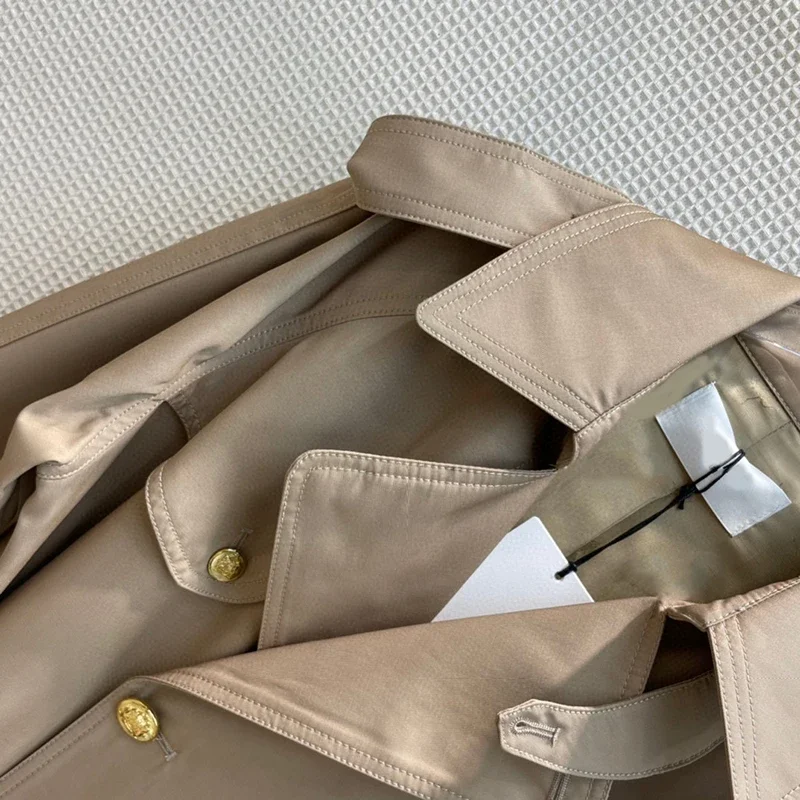 Mittellanger Trenchcoat mit goldenem Knopf im britischen Stil für Frauen 2023 Herbst Winter neuer lässiger Damenmode Zweireiher