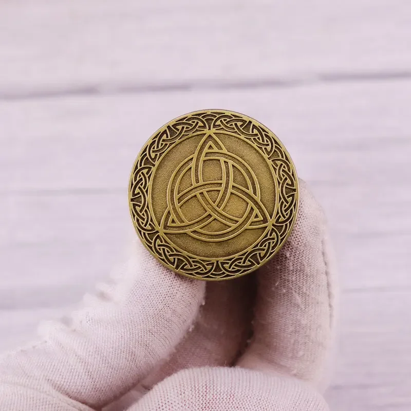 Vintage Nordic Viking Triangle Celtic Knot Enamel Pin Amulet Badge Brooch Jewelry Chest Backpack Decoration Accessories