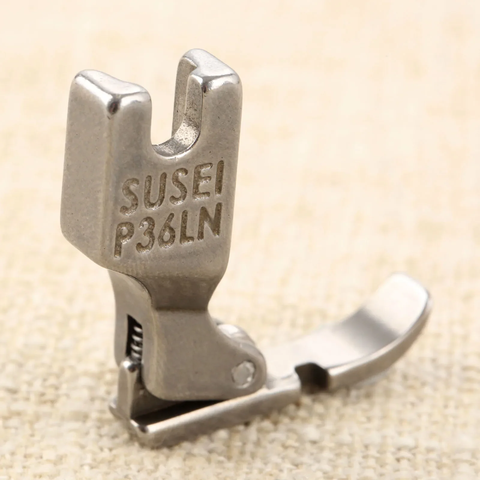 Pie de máquina de coser Industrial P36LN, agujero izquierdo de acero, buena calidad, herramienta de costura profesional DIY, 3,3 cm x 3,1 cm x 0,6 cm, 1 unidad