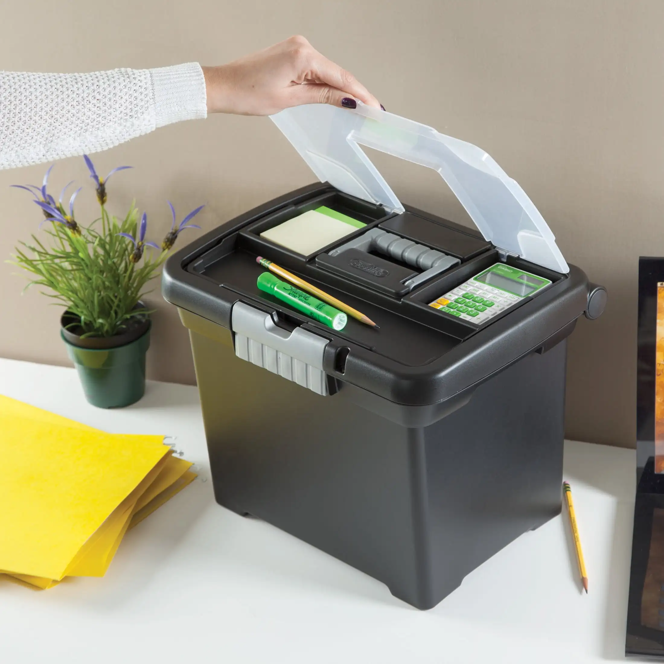 플라스틱 보관함/휴대용 파일 상자, 검정색