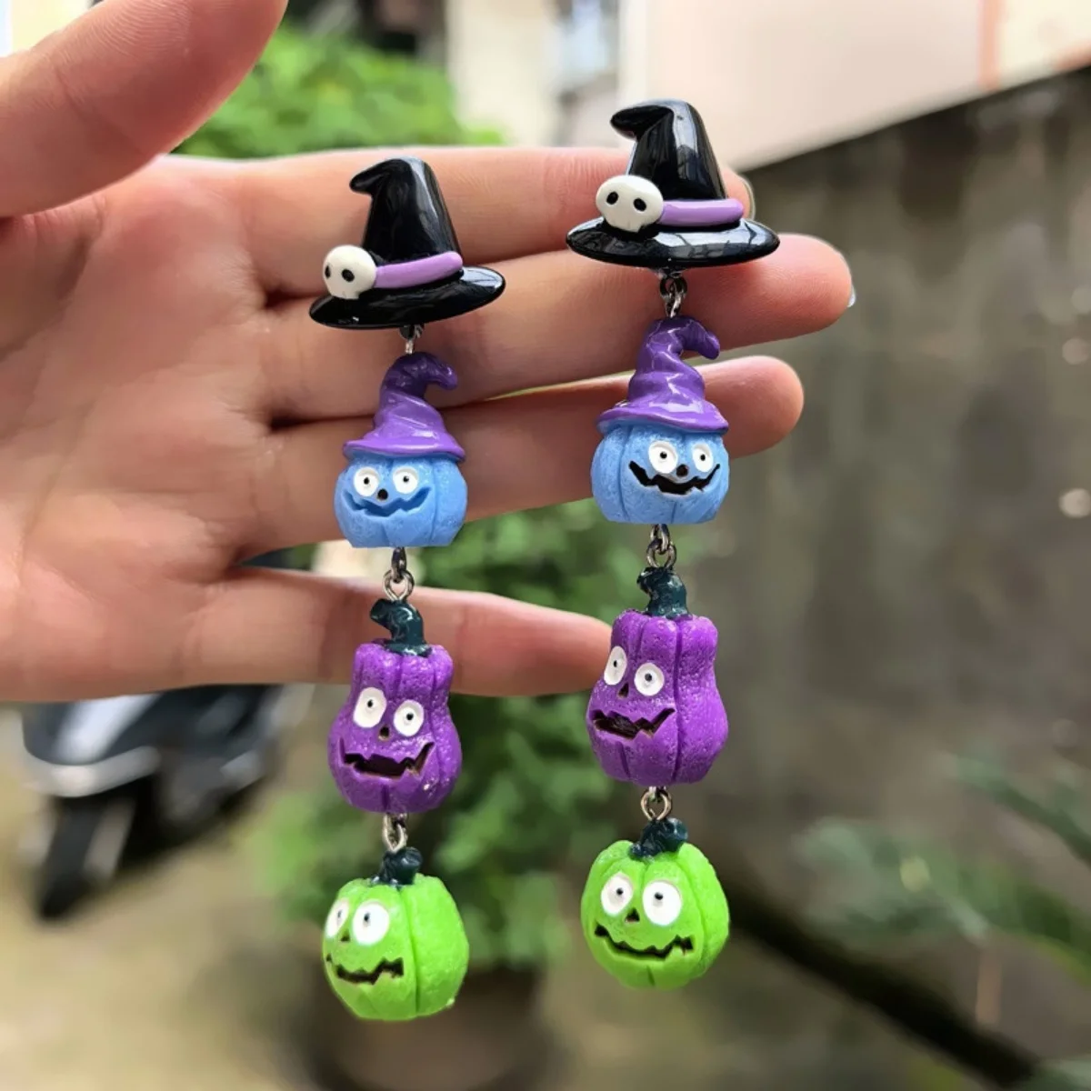 Halloween-Ohrringe mit buntem Kürbis-Motiv aus Harz für Damen, Geister-, Kürbis-, Totenkopf- und Hexenhut-Design, hängende Ohrringe, Gothic-Party-Schmuck. – Detail 7