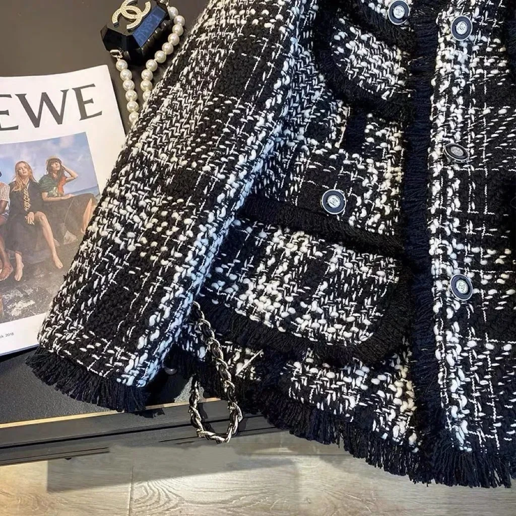 سترة نسائية قصيرة منقوشة جديدة لربيع وخريف 2025 معطف أنيق صغير معطر بتصميم نسائي ملابس خارجية كلاسيكية