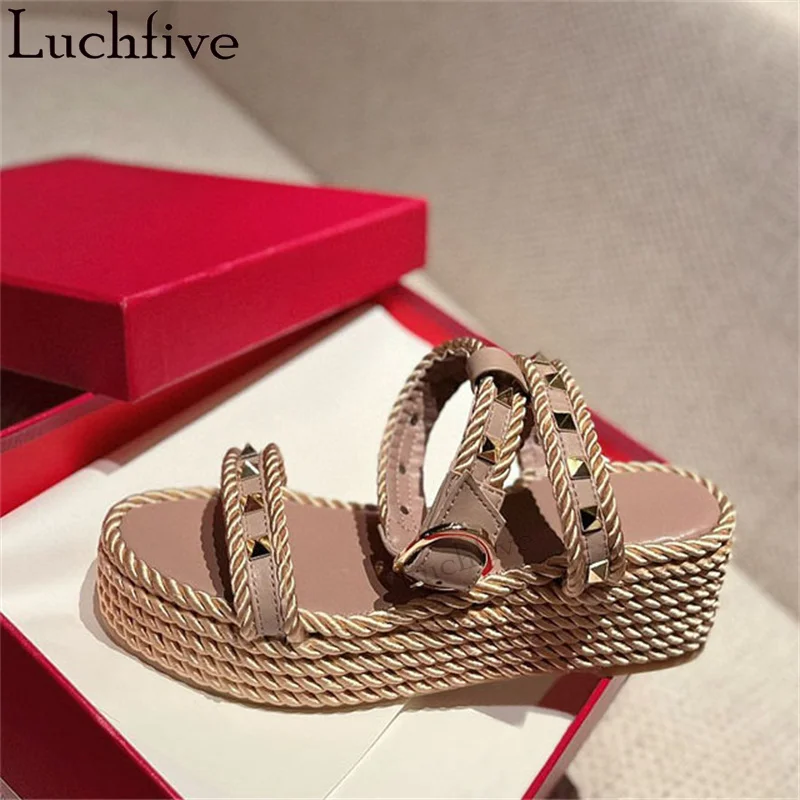 New Thick Bottom Wedges Heel Slippers Women Summer Fashion Week Rivet Sandals Leather Slippers Sexy Luxury Brand Slipsole Sandal