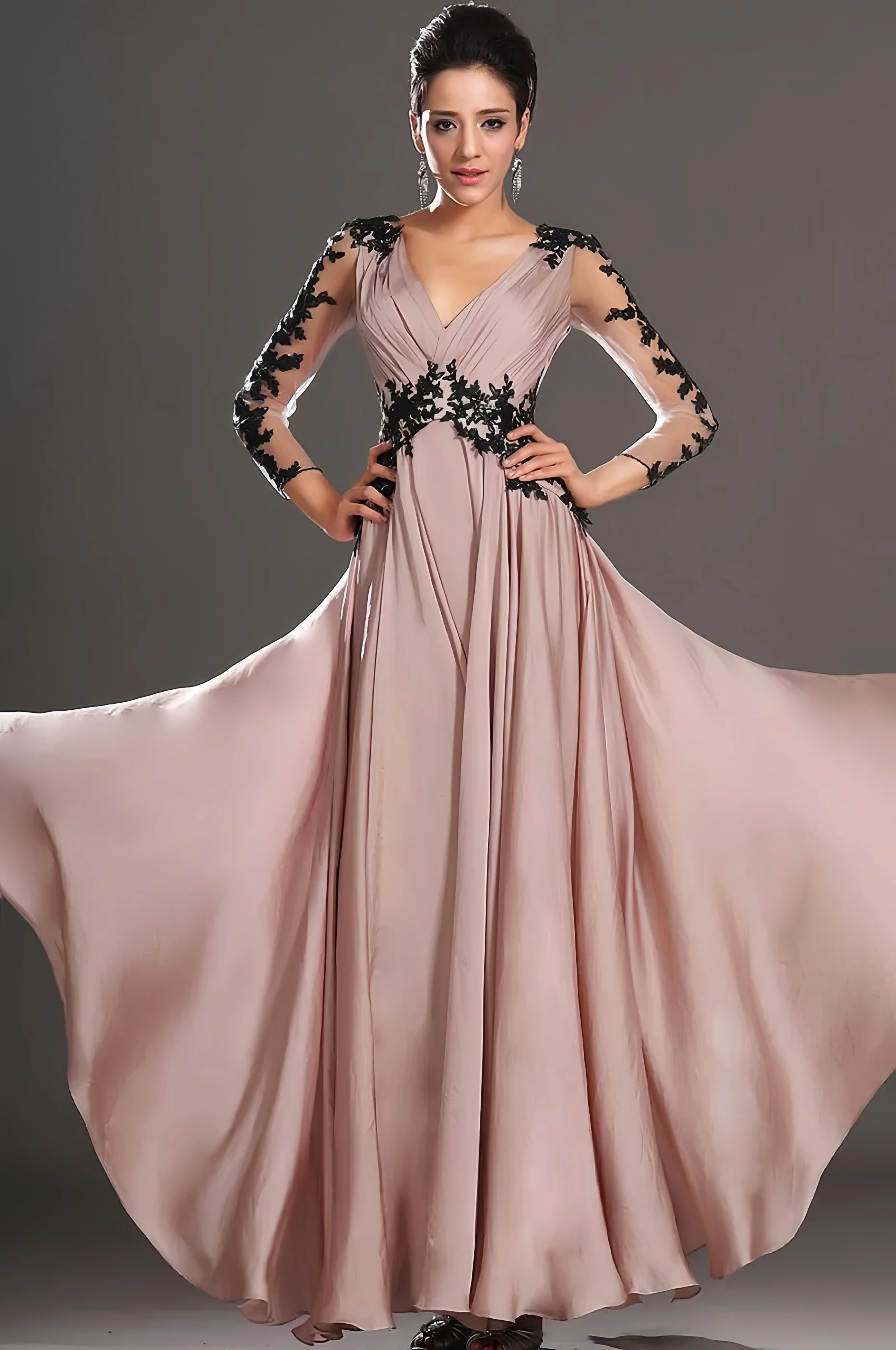 

Glamorous Pink Evening Gowns Chiffon Dress V-neckline Backless Black Lace Appliques Long Sheer Sleeves Banquet Prom Party Gowns