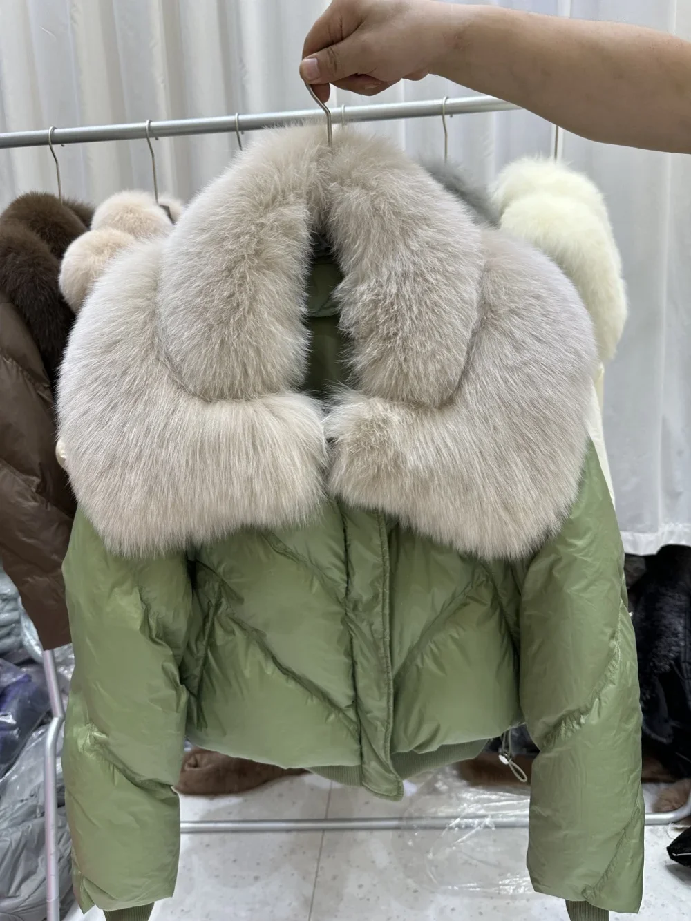 2024 American Fashion Fox Fur Coat Real Fur Winter Coat Women White Duck Down Jacket Turn-down Collar Designer Outerwear