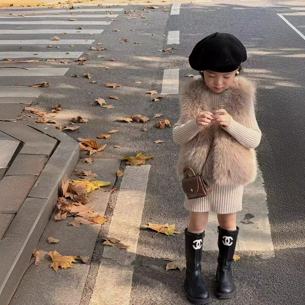 

Girls coat 2024 autumn new childrens wear Korean style girl baby foreign style noble imitation fur vest leisure simple daily