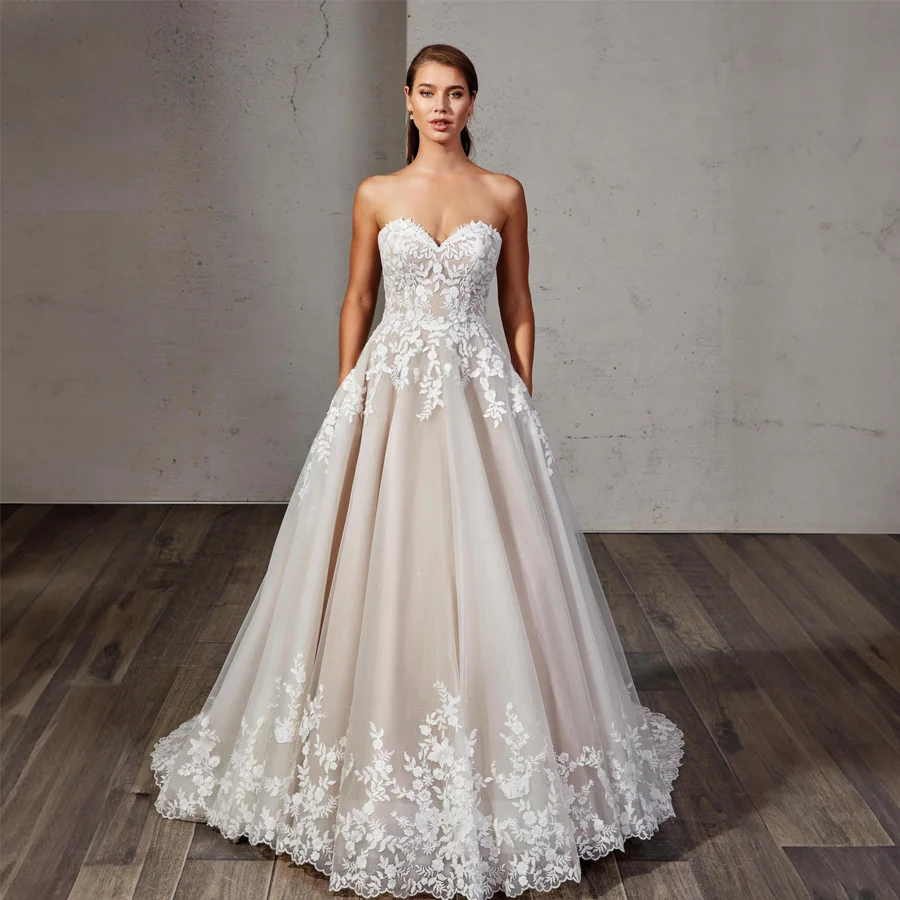 

Champagne Applique Sleeveless Wedding Dress with Watteau Train Illusion Lace Bridal Gown with Sweetheart Neckline for Women