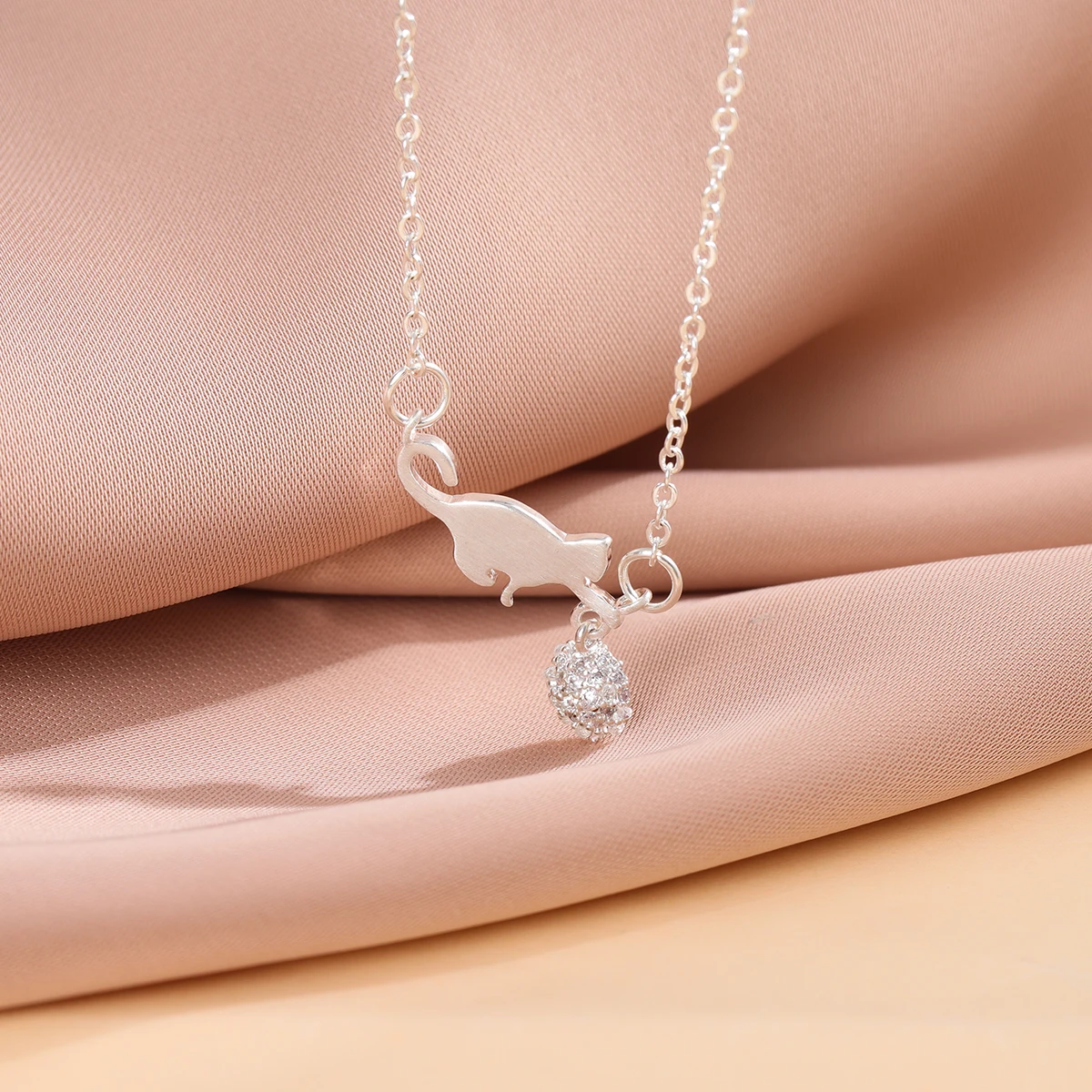 Nowa moda Cat Play Ball 925 Sterling Silver Biżuteria Osobowość Naszyjniki zwierzęce XL247 — zdjęcie 7
