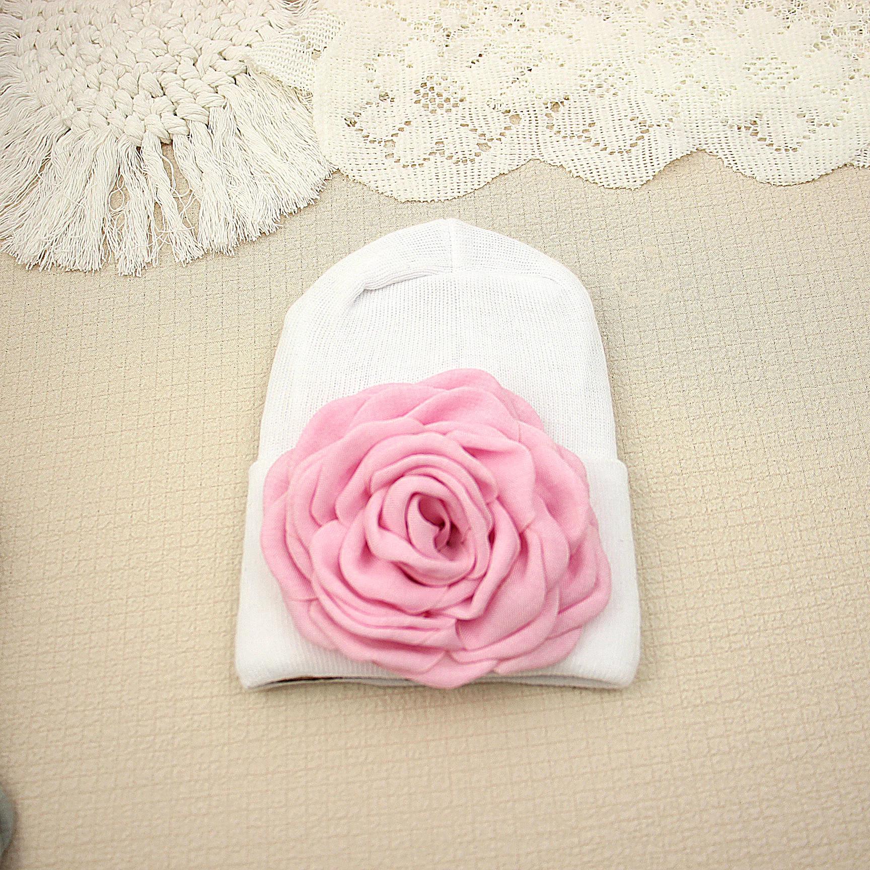 ل 0-6 أشهر طفل الفتيات زهرة الشعر محبوك قبعة زهرة الورد مع قبعة الحياكة البيضاء الوليد شتاء دافئ Gorros Skullcap عمامة #6