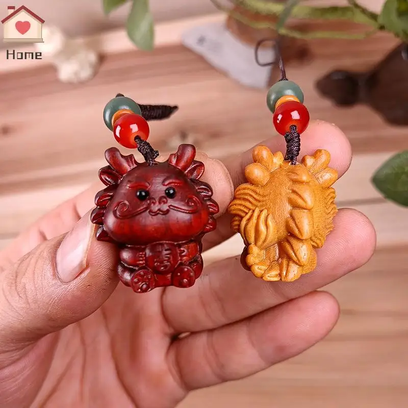 LLavero de estilo chino de sándalo, amuleto de buena suerte con dragón del zodiaco, tallado en madera colgante, llave de coche, decoración de mochila, 1 unidad