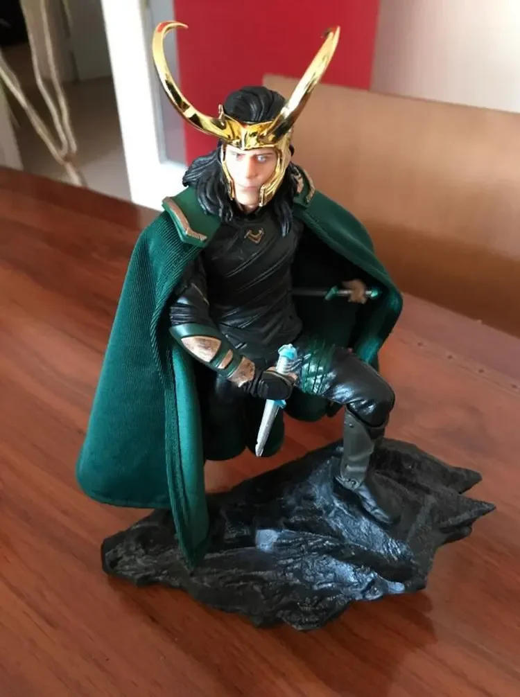 Limited edition 25cm Superhero Loki PVC Action Figure PVC statue Collectible Model Room home decoration toys kids child gift