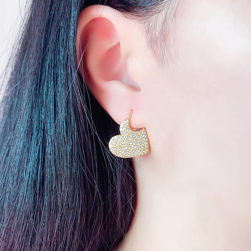 Popular European and American micro-inlaid heart-shaped large earrings in gold, black gold, and white gold with three-color elec