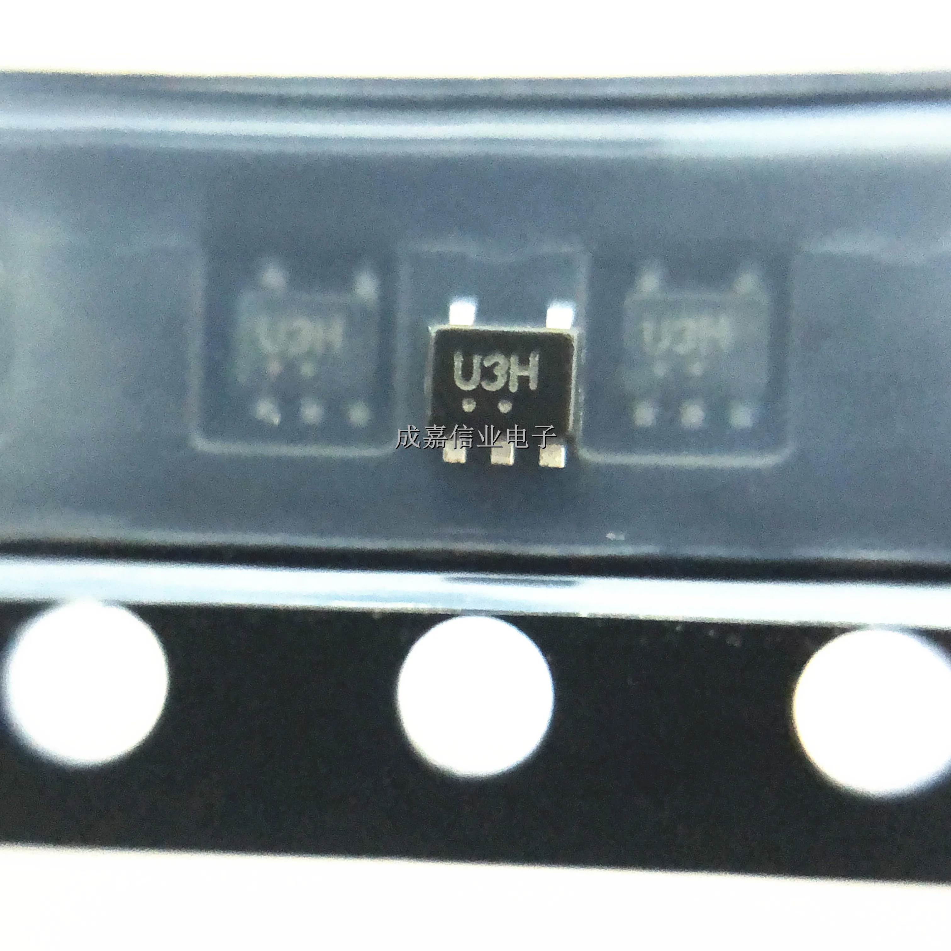 

10 шт./лот EMC3DXV5T1G SOT-553-5 МАРКИРОВКА; Цифровые транзисторы U3 50 В 100 мА с двойным общим базовым коллектором NPN и PNP