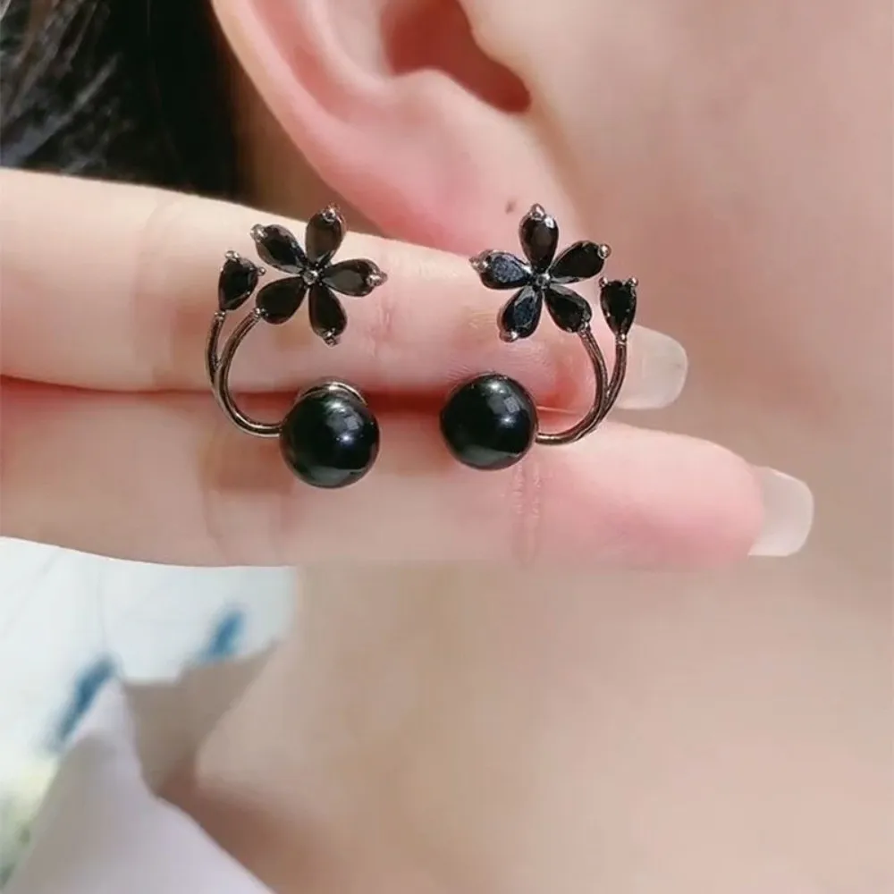 Exquisite Simple Crystal Flower Earrings Sweet Temperament Flower Ear Studs Light Luxury Ladies U-shaped Earrings Women