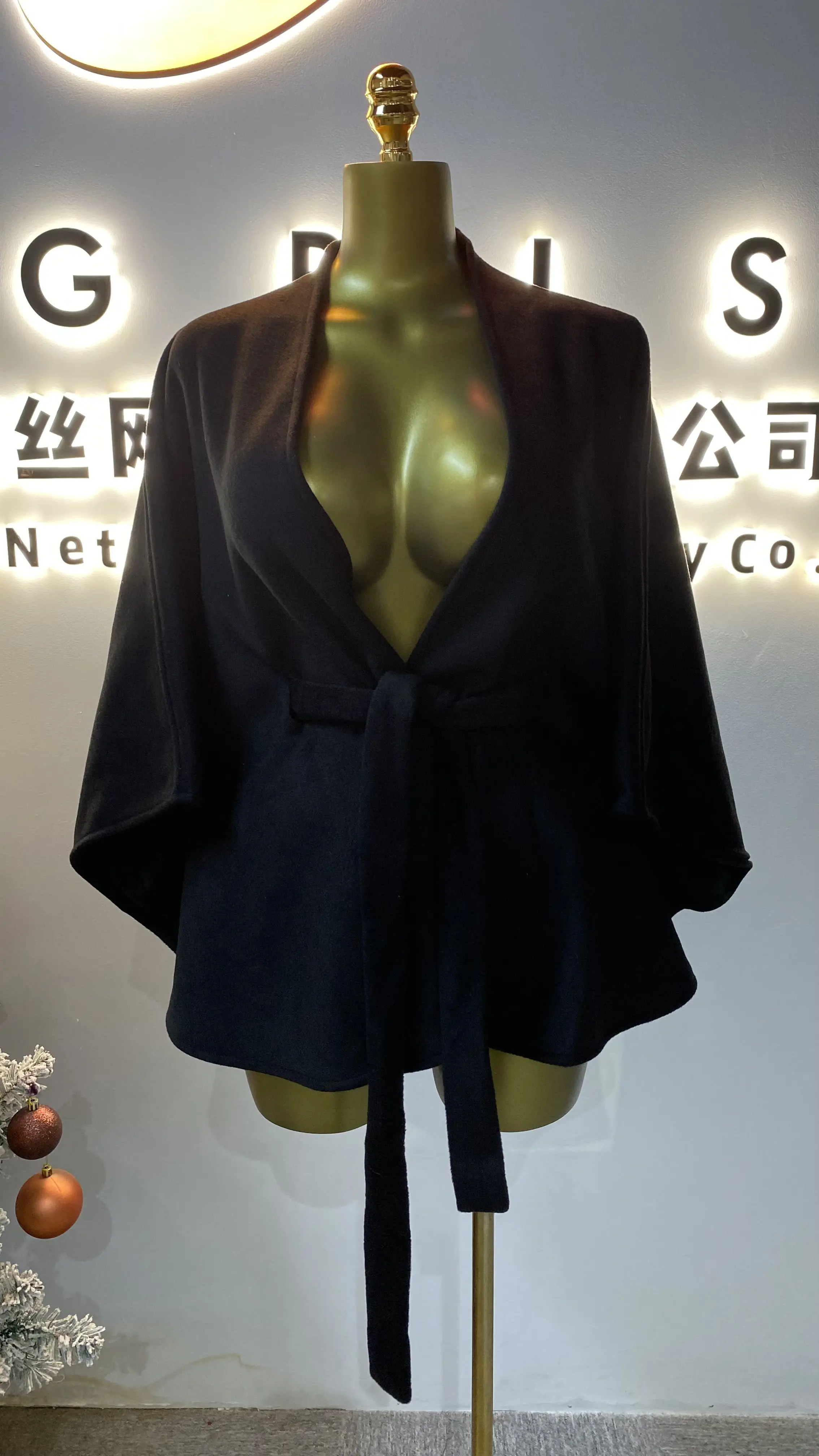 

Women's elegant solid color free size wool winter sweater cardigan raincoat women's warm off-shoulder-GZXX059