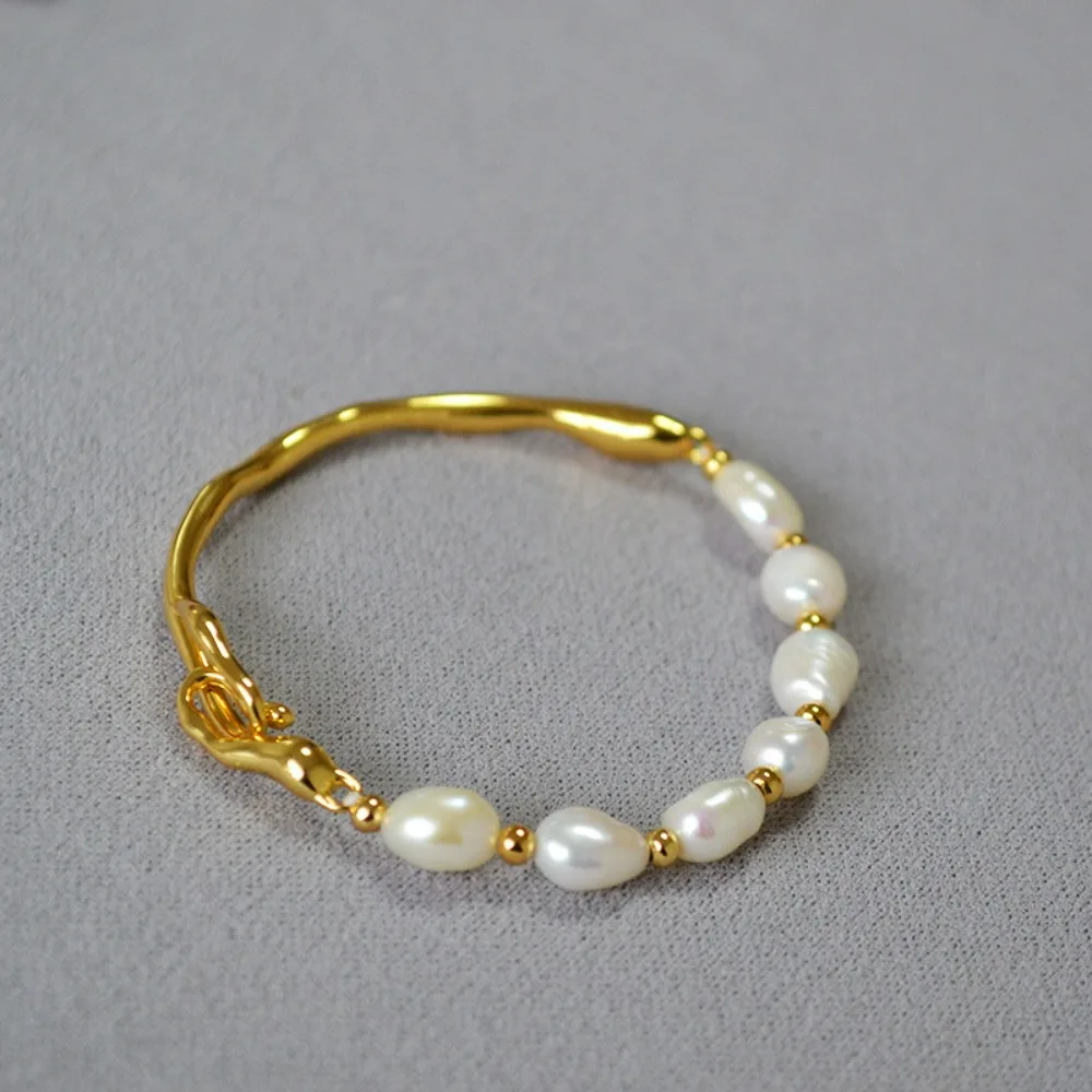 

New Classic Niche Design Irregular Tree Branch Brass Gold-plated White Gray Freshwater Baroque Pearl Fashion Bangle for Women