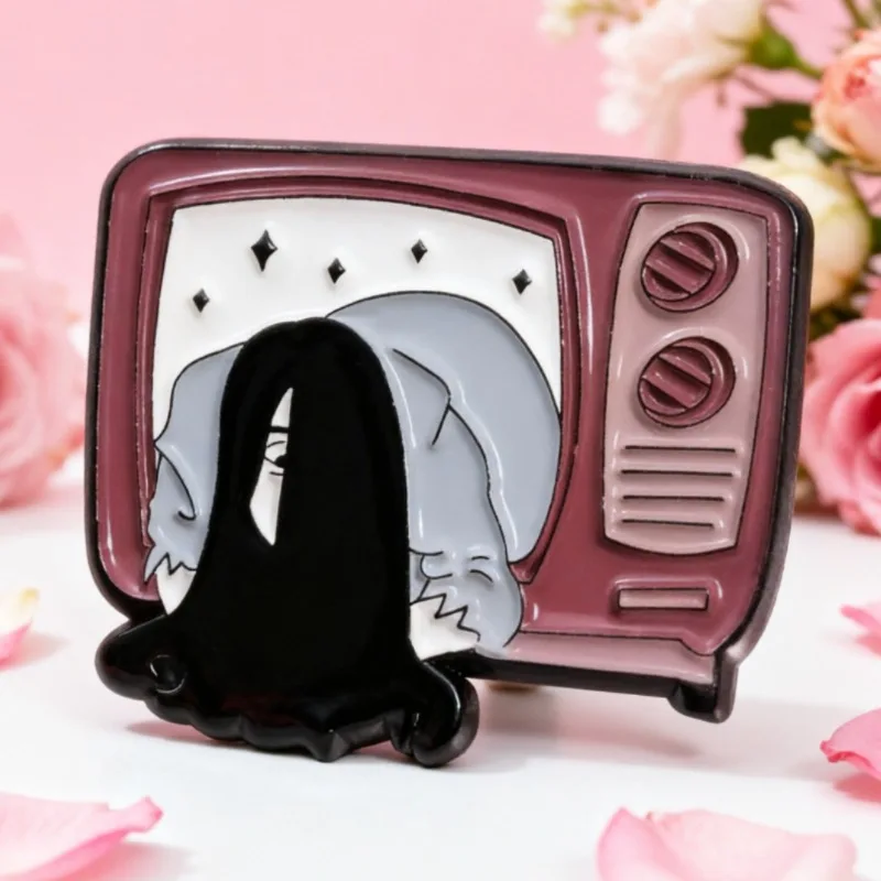 Retro TV Ghost Enamel Badge, Classic Horror Movie Themed Badge for Jackets Backpack Gothic Spooky Horror Fans Decor Gift