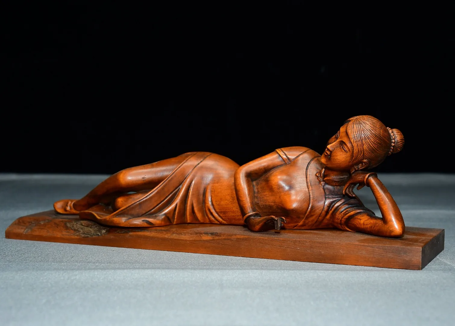 Old Boxwood Sleeping Beauty classical beauty Sleeping statue Model beauty Study Amass wealth Ornaments