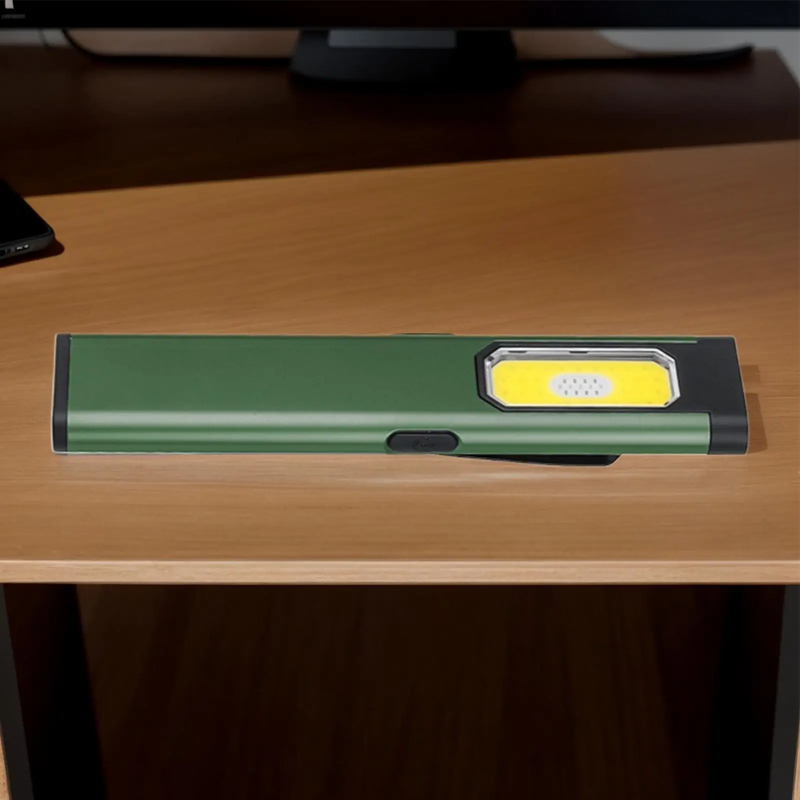 مصباح يدوي قابل لإعادة الشحن على مصابيح يدوية مقاومة للماء مع ذيل مغناطيسي للمشي لمسافات طويلة والسفر في الهواء الطلق والسيارة