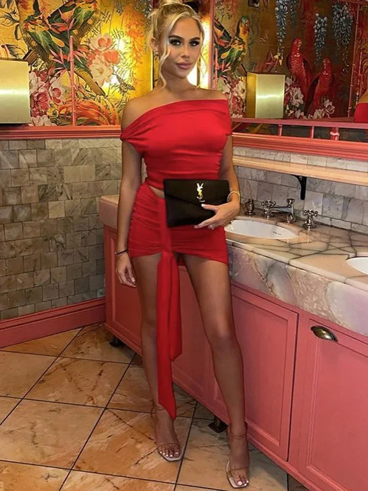 スイートな女性用ツーピースセット、ストレートショルダーのミニトップ+イレギュラーフリルスカート、無地スーツ