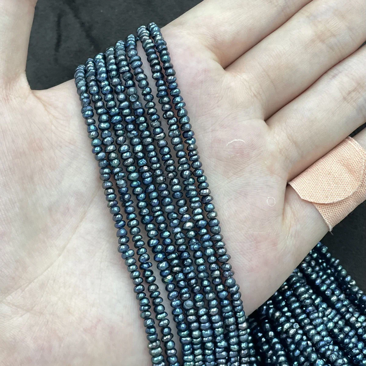 3-4mm schwarze, brötchenförmige Süßwasserperlen, 36cm Strang, flache lose Perlen für DIY-Schmuckherstellung für Halsketten und Armbänder – Detail 3