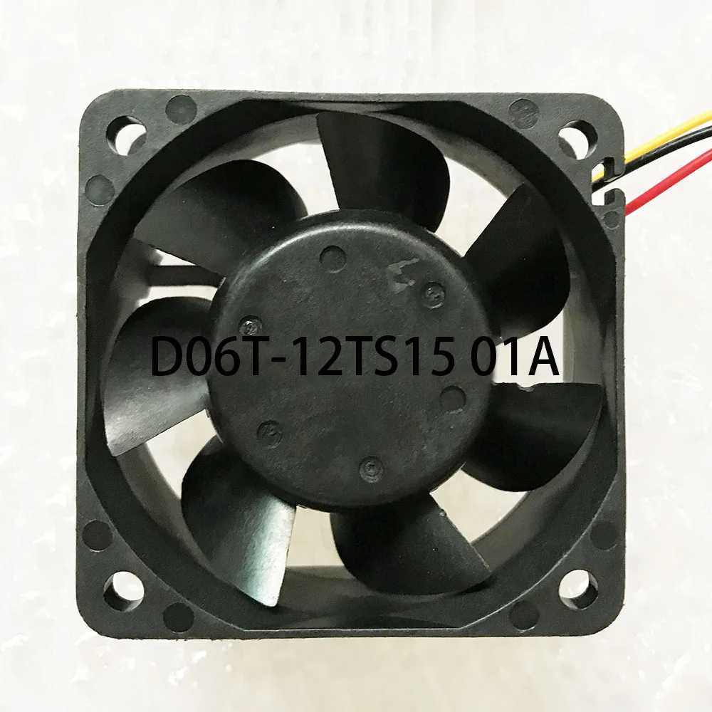 مروحة سائق خادم موفرة للطاقة تيار مستمر 12 فولت 0.18A 60X60X25MM D06T-12TS15 01A هيكل تبريد حجم هواء عالي