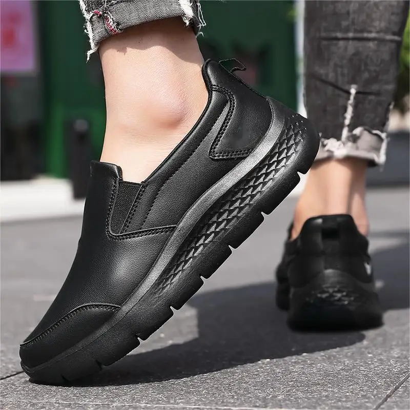 

thick bottom Men Casual Shoes New Large-sized Anti-slip Soft-soled Round-toed Comfortable and Lightweight Walking Shoes Autumn