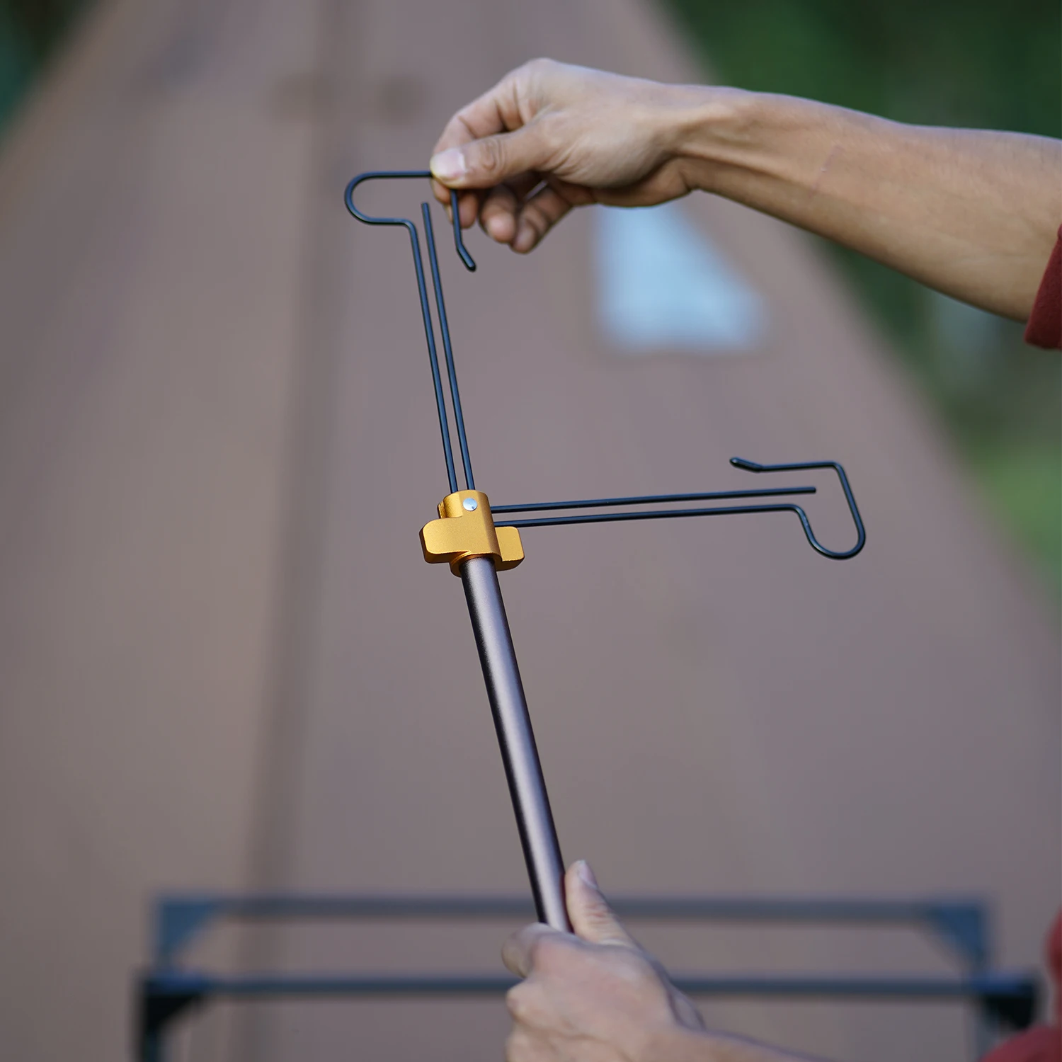 Aluminum alloy folding tent lamp stand with telescopic pole and double hooks for camping. Comes with a storage bag view 4