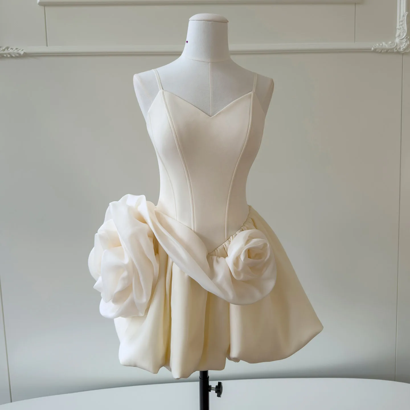 Satin Mini Bridesmaid Dress Homecoming Dress Spaghetti Straps V Neck Corset Bodice 3D Big Rose Flower Bubble Short Prom Gown