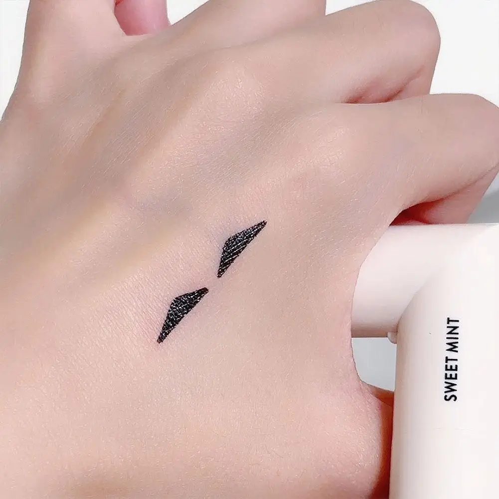 ปากกาอายไลเนอร์แบบแสตมป์ ไม่เลอะง่าย ทนทานสูง ปากกาอายไลเนอร์แบบชิ้นเดียว ใช้งานง่าย เหมาะสำหรับมือใหม่ ใช้งานง่าย ปากกาอายไลเนอร์