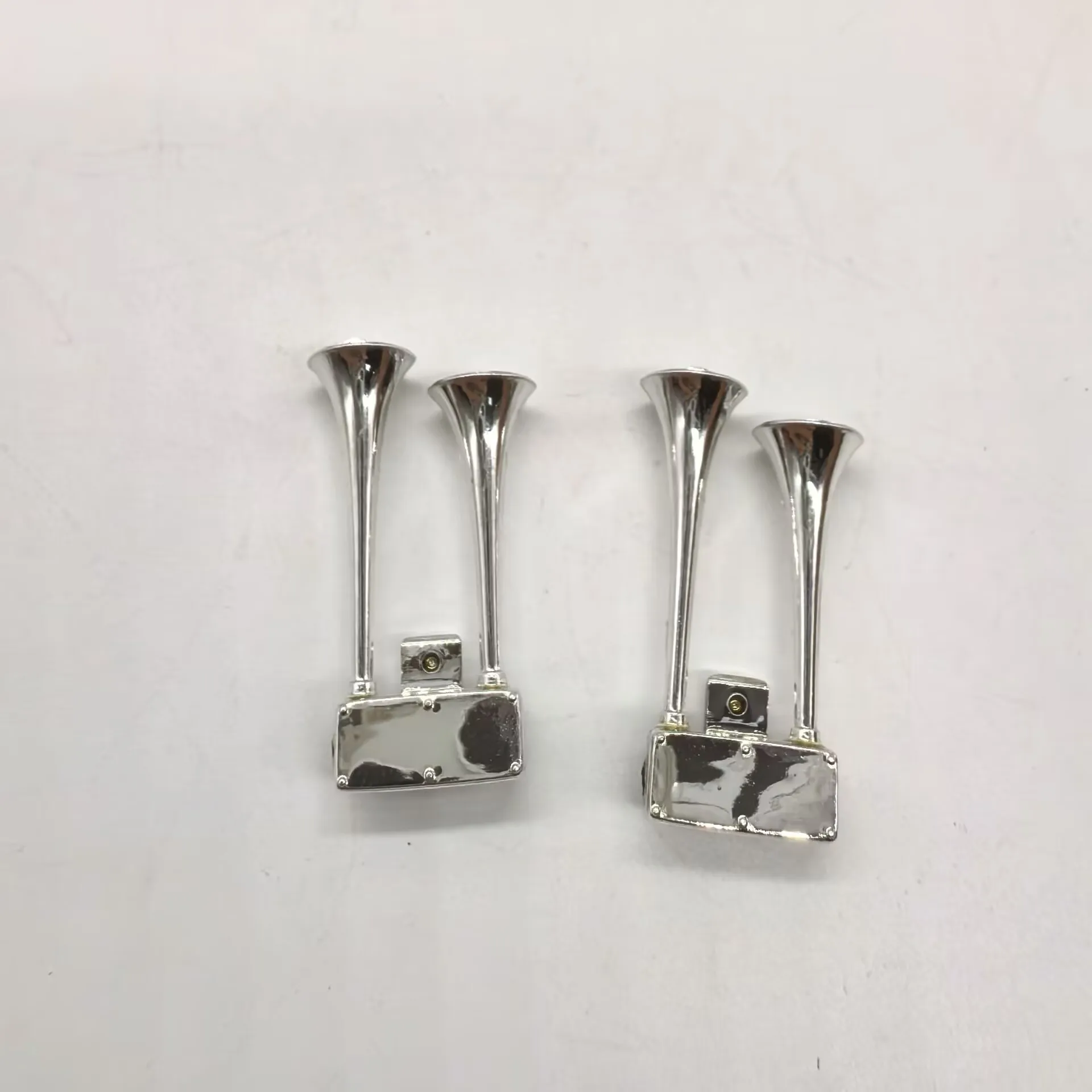 2 Simulation Plastic Black White Trumpet Whistle for 1/14 Tamiya RC Truck Car For scania R730 R620 R470 56323