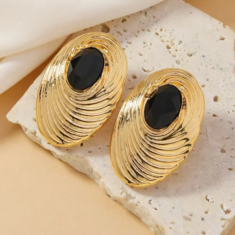 

Fashionable Exaggerated Oval Alloy Ear Cuffs Elegant Women's Daily Party Accessory Unique Fashion Jewelry