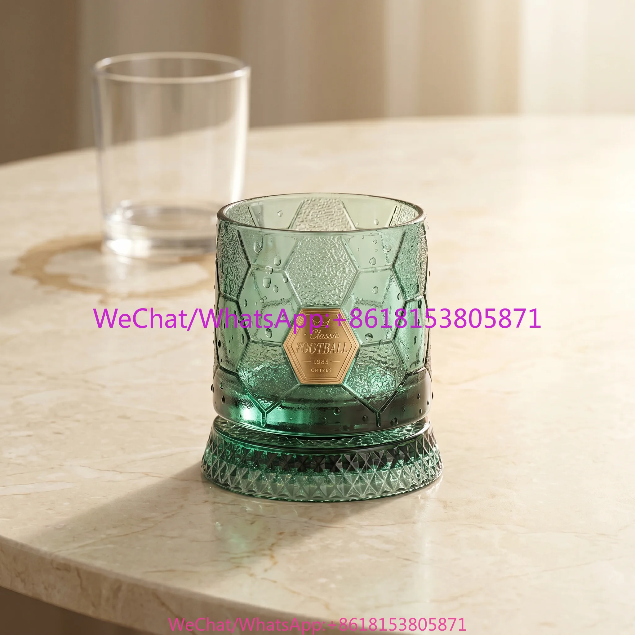 Rotating whiskey glass high value beer cup decompression rotary cup