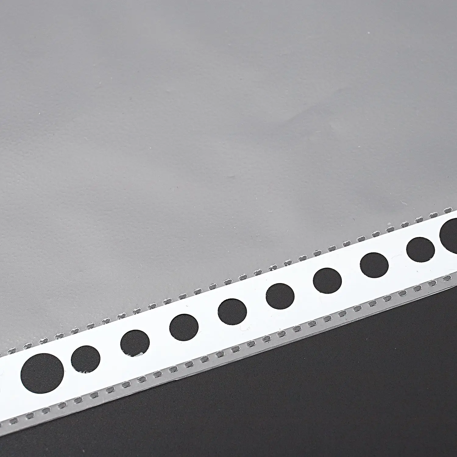 AM-Pack Of 200 A5 Clear Punched Pockets - Plastic Poly Folders