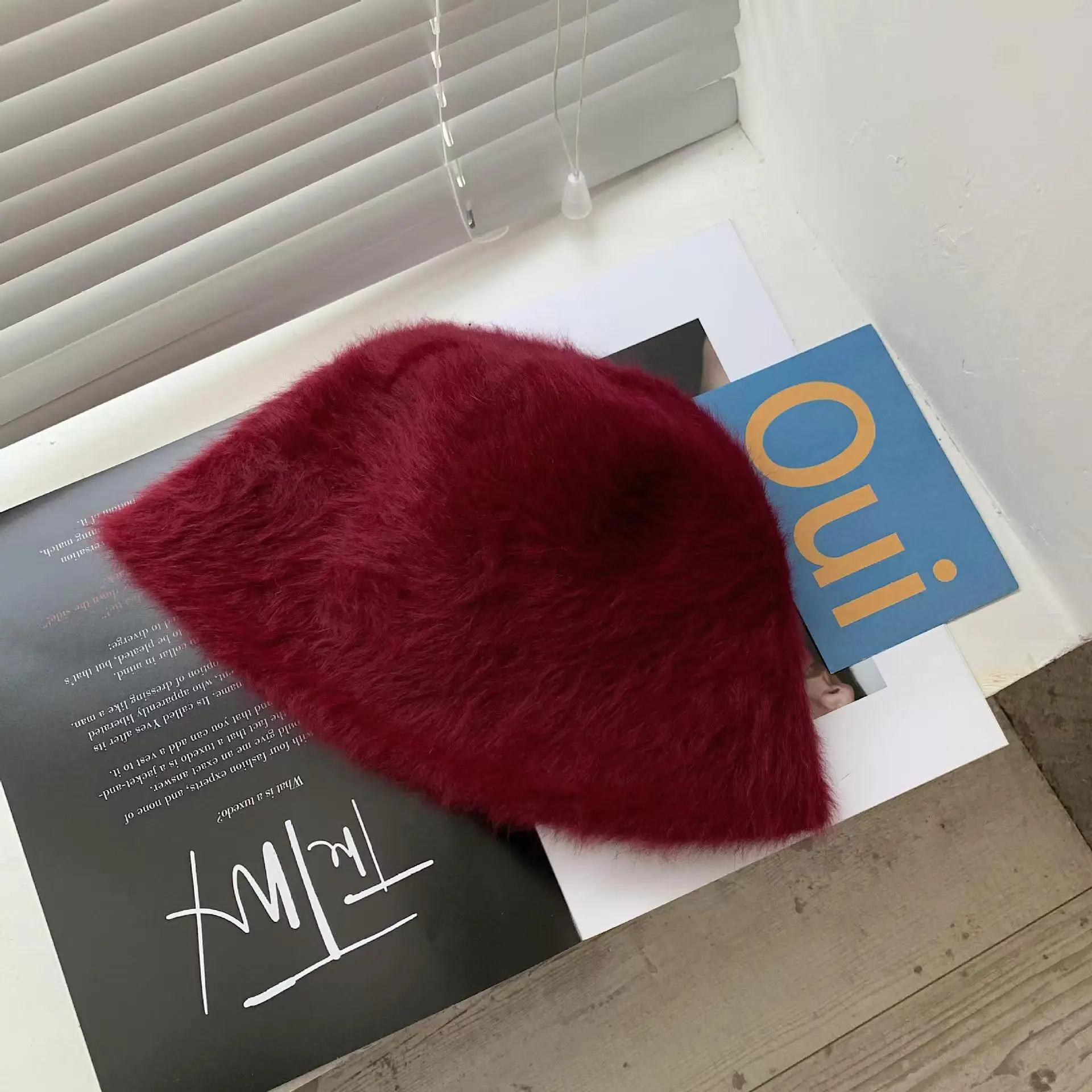2024 Czapka dla dorosłych dla kobiet Bee Hat Rabbit hair Autumn Winter Retro French Black Artist Flat Fashion Lady Vintage Cap