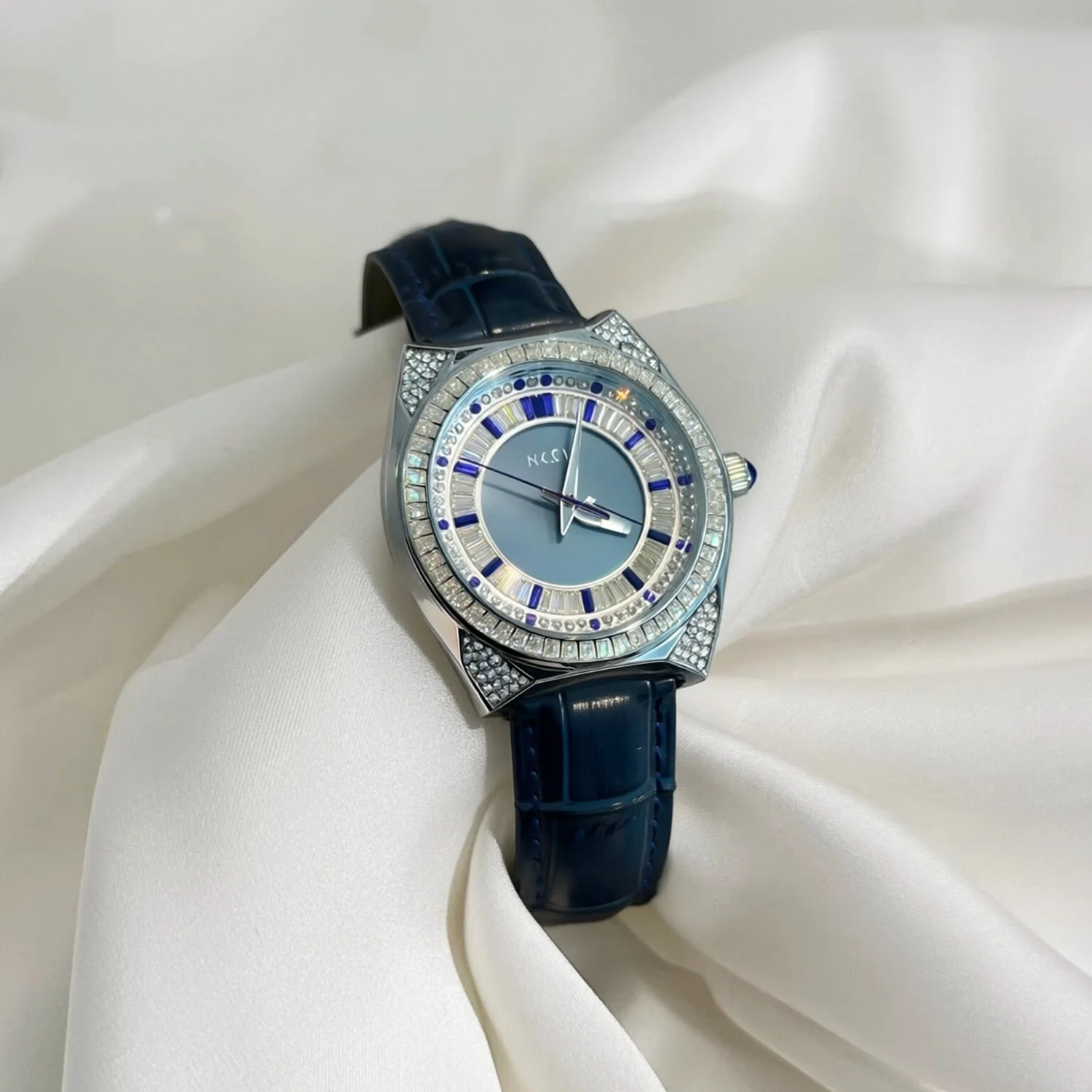 2025latest full diamond ladies watch light luxury niche high-end large dial high-end female fashion watch